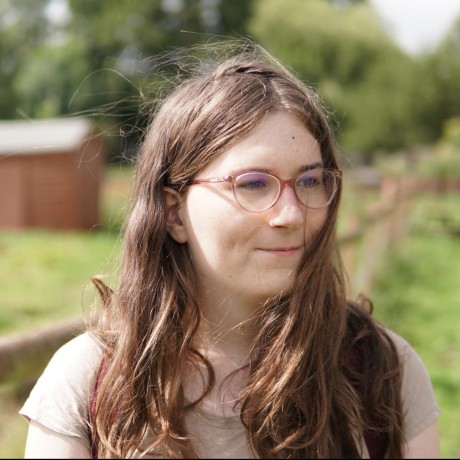 Evie Snuggle's portrait with a garden behind